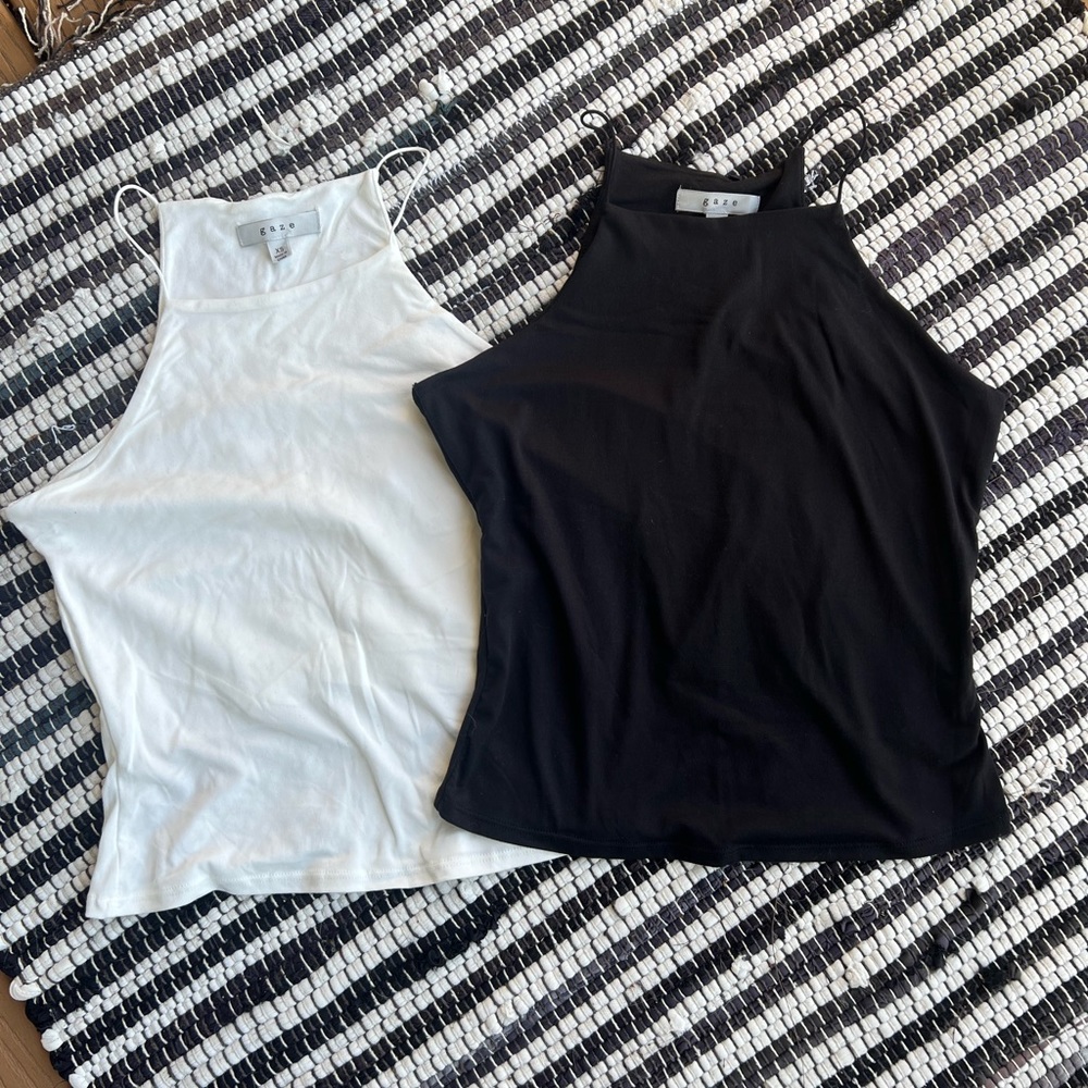 pack of 2 simple tanks, never worn!